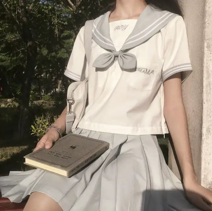 穿越被卡时空裂缝,挂机亿万年